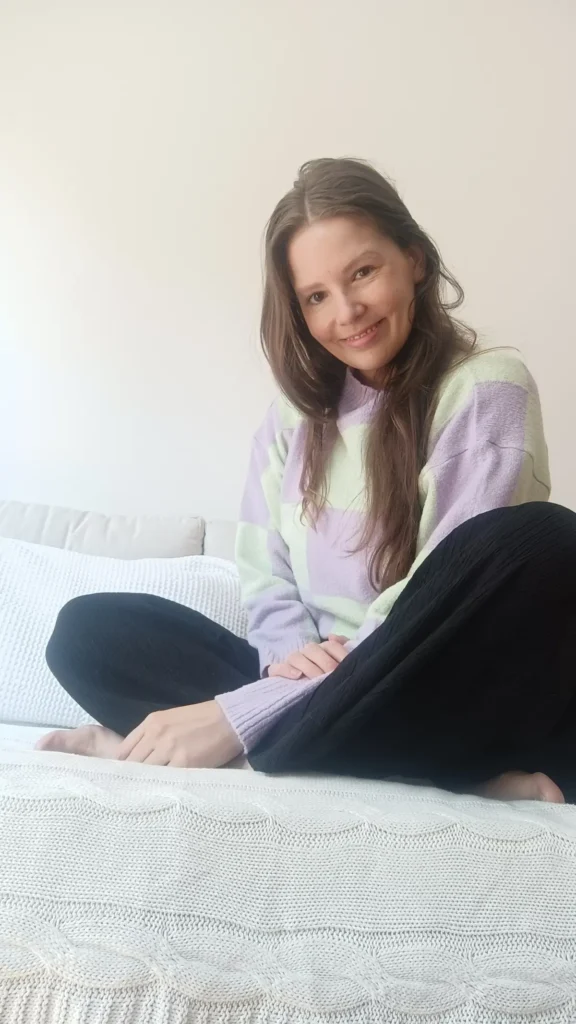 Sarah auf der Couch 