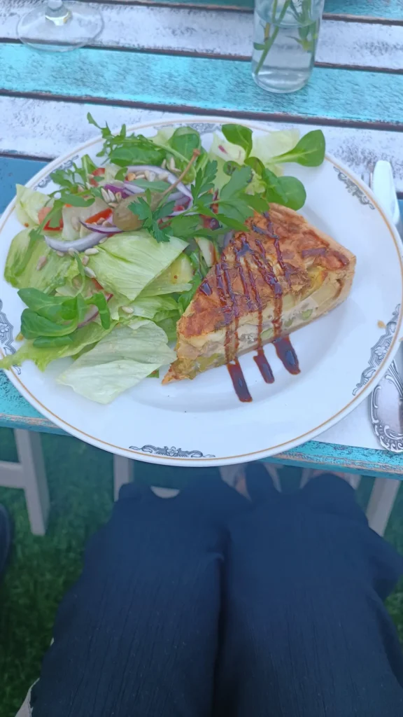 Quiche mit Salat im Lieberbook